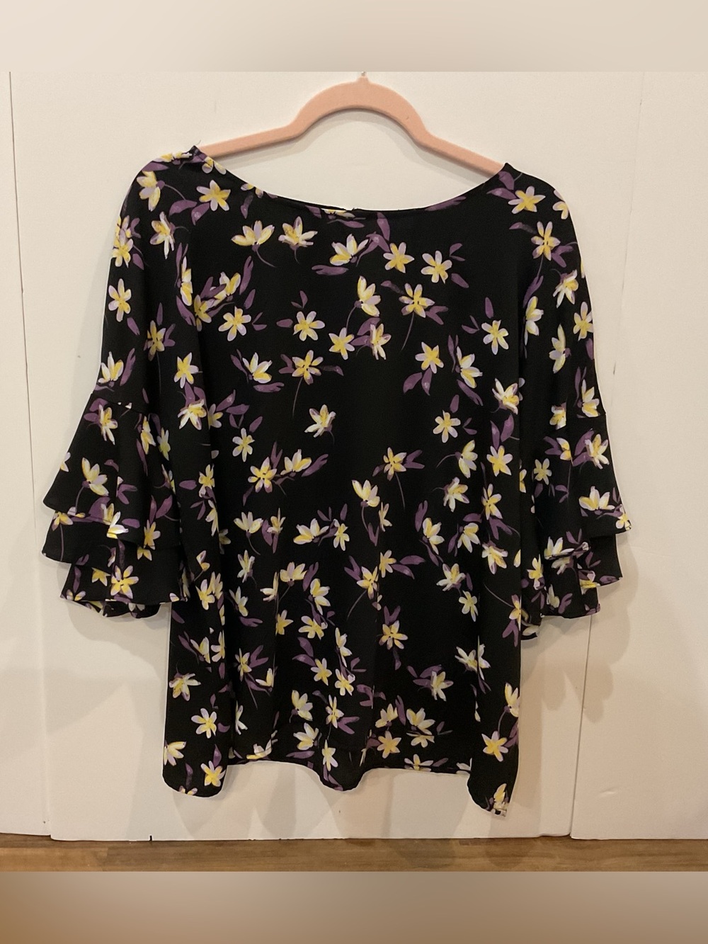 Liz Claiborne Black Floral Ruffle Sleeve Tunic